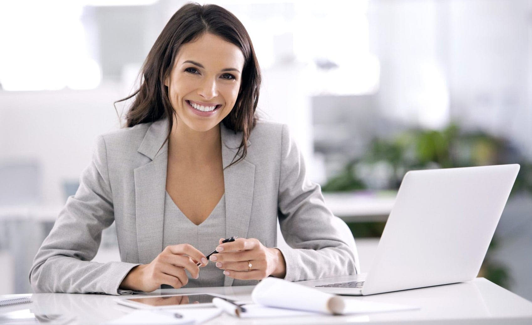 A business leader reviewing recurring expenses with an ICC advisor